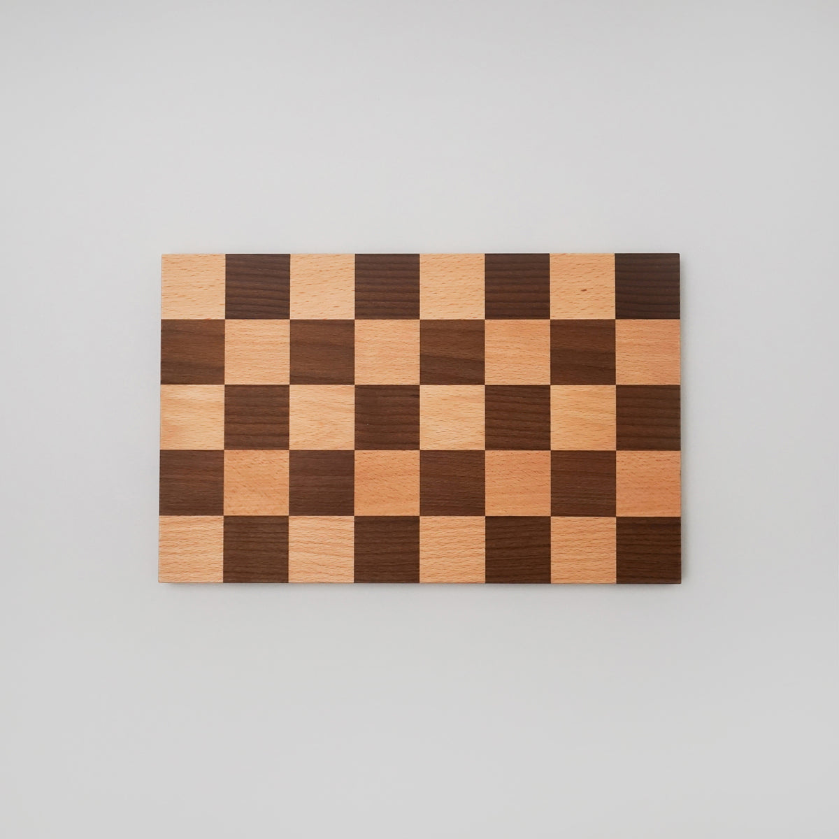 Chess Cutting Board – Medium Skærebræt af FindersKeepers // Gratis Fragt //  FindersKeepers Shop